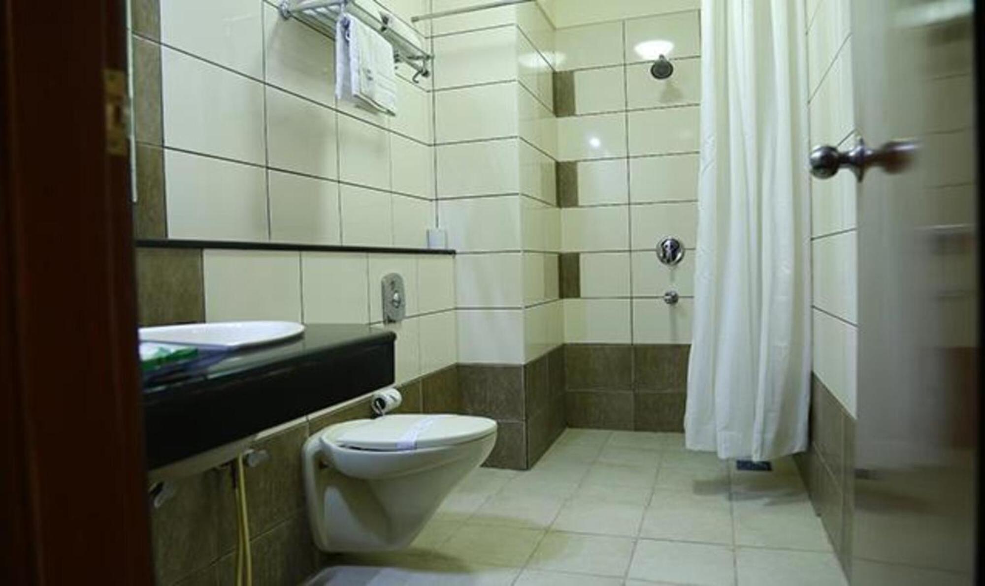 Fabhotel Prime Chennai Deluxe Exterior foto