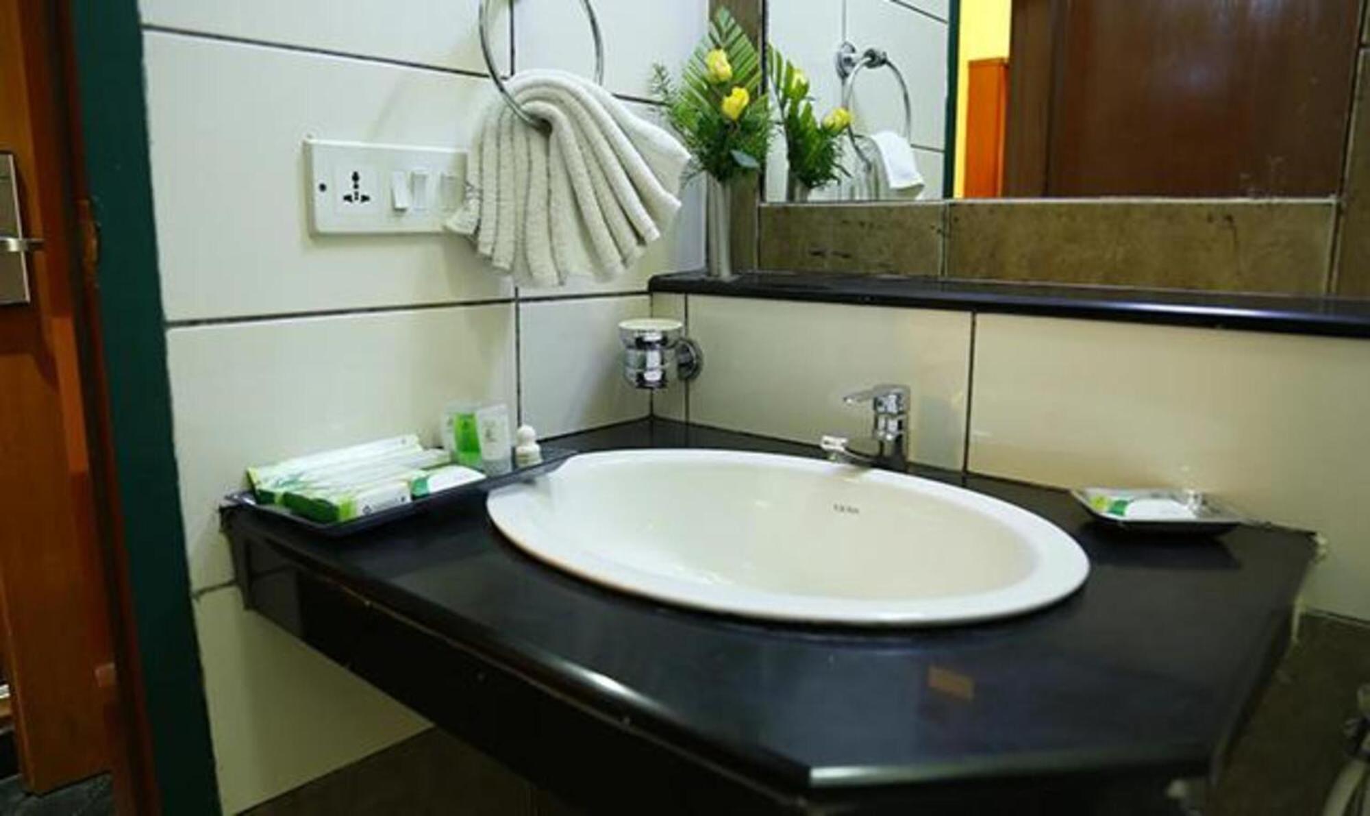 Fabhotel Prime Chennai Deluxe Exterior foto